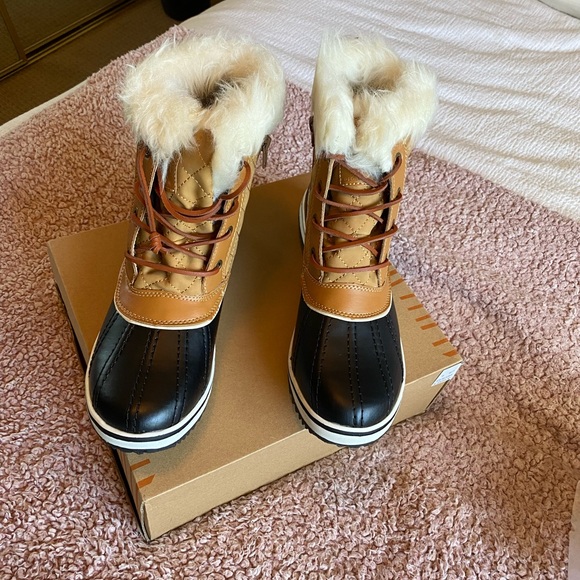 Shoes - GLOBALWIN Women’s Snow Boots size 9